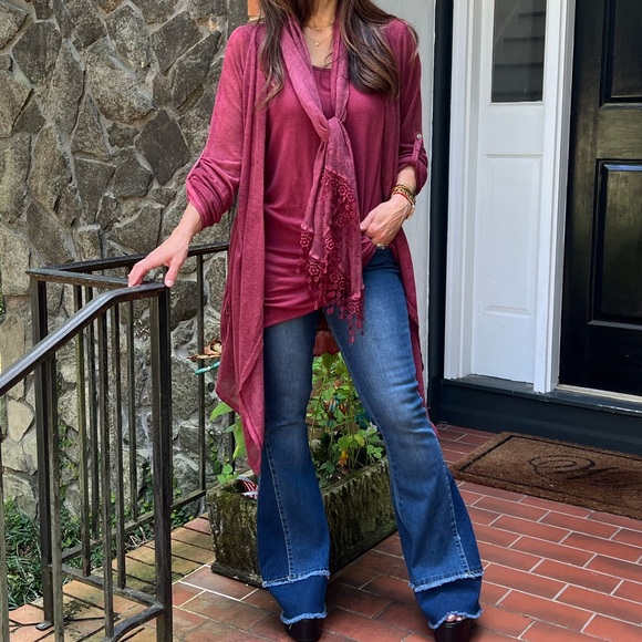 12 Made In Italy Chic Top and Cardigan Set - Picture 2 of 6